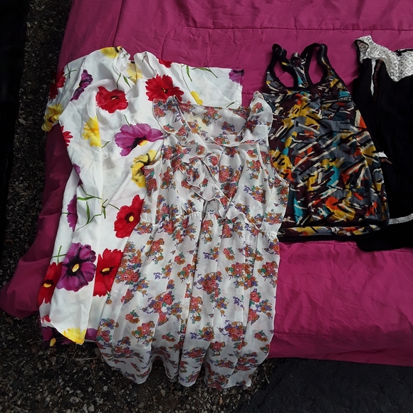 Clothing - Picture 4 of 12